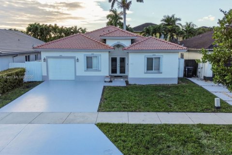Villa ou maison à vendre à Miami, Floride: 5 chambres, 166.3 m2 № 1963410 - photo 1