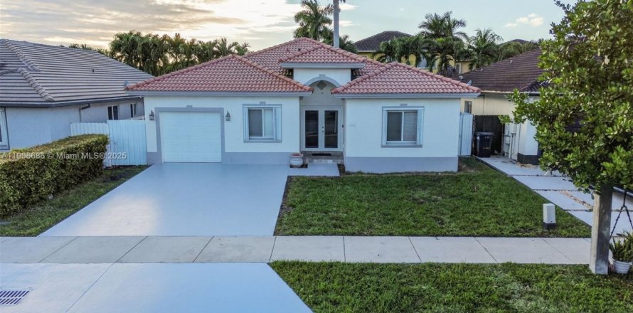 Villa ou maison à Miami, Floride 5 chambres, 166.3 m2 № 1963410