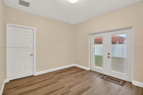 Villa ou maison à vendre à Miami, Floride: 5 chambres, 166.3 m2 № 1963410 - photo 30