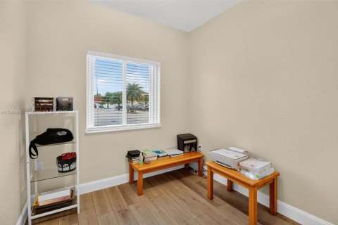 Villa ou maison à vendre à Miami, Floride: 5 chambres, 166.3 m2 № 1963410 - photo 18