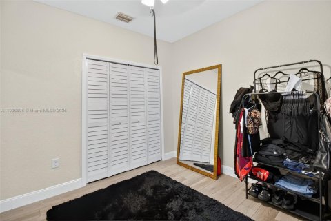 Villa ou maison à vendre à Miami, Floride: 5 chambres, 166.3 m2 № 1963410 - photo 21