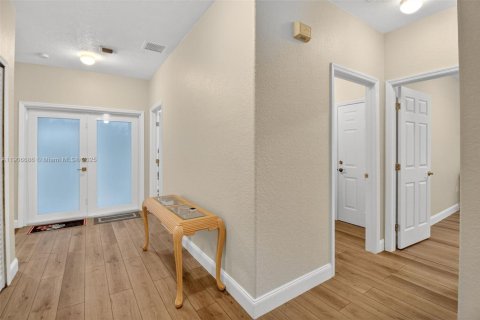 Villa ou maison à vendre à Miami, Floride: 5 chambres, 166.3 m2 № 1963410 - photo 8