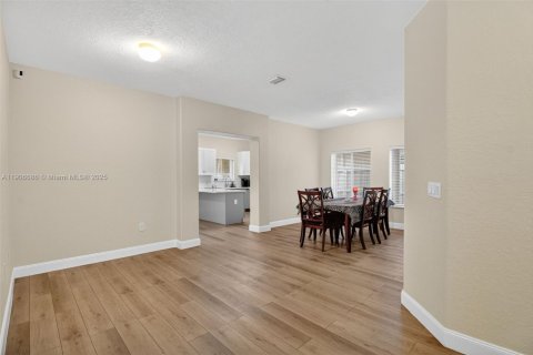 Villa ou maison à vendre à Miami, Floride: 5 chambres, 166.3 m2 № 1963410 - photo 12