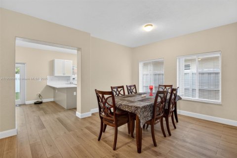 Villa ou maison à vendre à Miami, Floride: 5 chambres, 166.3 m2 № 1963410 - photo 11