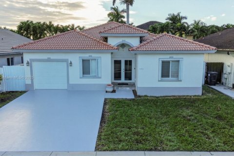Villa ou maison à vendre à Miami, Floride: 5 chambres, 166.3 m2 № 1963410 - photo 2