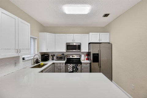 Villa ou maison à vendre à Miami, Floride: 5 chambres, 166.3 m2 № 1963410 - photo 13