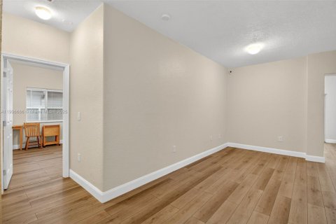 Villa ou maison à vendre à Miami, Floride: 5 chambres, 166.3 m2 № 1963410 - photo 29