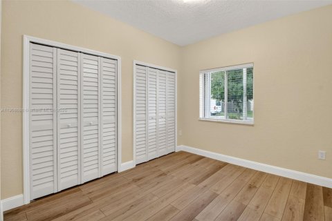 Villa ou maison à vendre à Miami, Floride: 5 chambres, 166.3 m2 № 1963410 - photo 26