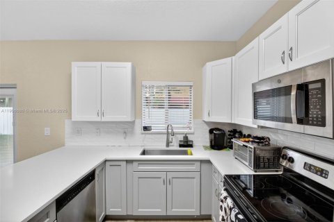 Villa ou maison à vendre à Miami, Floride: 5 chambres, 166.3 m2 № 1963410 - photo 14