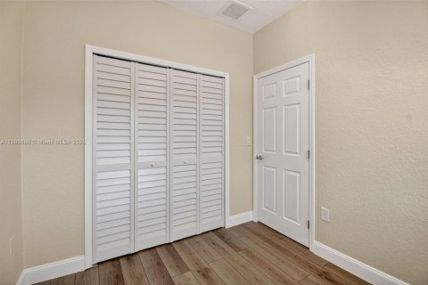 Villa ou maison à vendre à Miami, Floride: 5 chambres, 166.3 m2 № 1963410 - photo 19