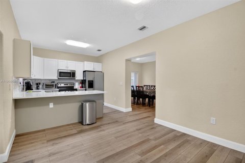 Villa ou maison à vendre à Miami, Floride: 5 chambres, 166.3 m2 № 1963410 - photo 16