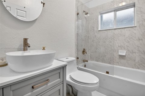 Villa ou maison à vendre à Miami, Floride: 5 chambres, 166.3 m2 № 1963410 - photo 22