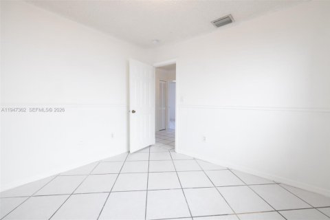Casa en venta en Miami, Florida, 3 dormitorios, 147.53 m2 № 2003534 - foto 29