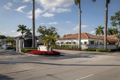 Casa en venta en Miami, Florida, 3 dormitorios, 147.53 m2 № 2003534 - foto 10