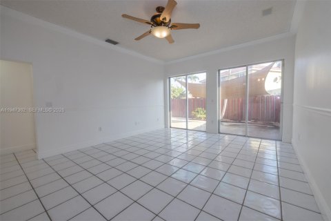 Casa en venta en Miami, Florida, 3 dormitorios, 147.53 m2 № 2003534 - foto 20