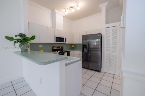 Casa en venta en Miami, Florida, 3 dormitorios, 147.53 m2 № 2003534 - foto 5