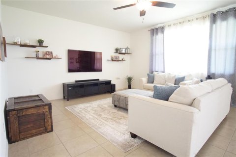 House in Orlando, Florida 4 bedrooms, 250.84 sq.m. № 1883231 - photo 10