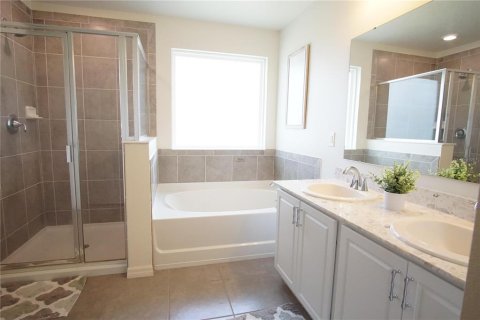 House in Orlando, Florida 4 bedrooms, 250.84 sq.m. № 1883231 - photo 13