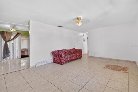 House in Kissimmee, Florida 2 bedrooms, 92.9 sq.m. № 2116999 - photo 11