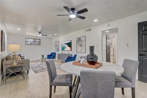 House in Orlando, Florida 5 bedrooms, 220.74 sq.m. № 1831402 - photo 10