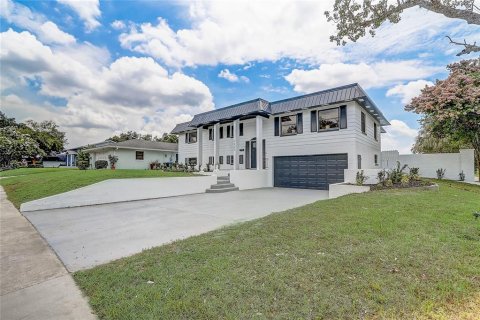 House in Orlando, Florida 5 bedrooms, 220.74 sq.m. № 1831402 - photo 3