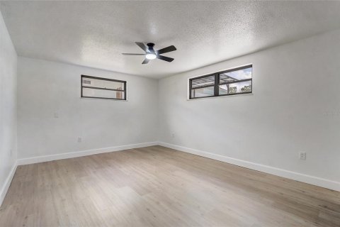 House in Orlando, Florida 5 bedrooms, 220.74 sq.m. № 1831402 - photo 19
