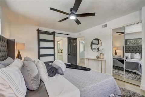 House in Orlando, Florida 5 bedrooms, 220.74 sq.m. № 1831402 - photo 29