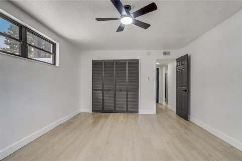 House in Orlando, Florida 5 bedrooms, 220.74 sq.m. № 1831402 - photo 20