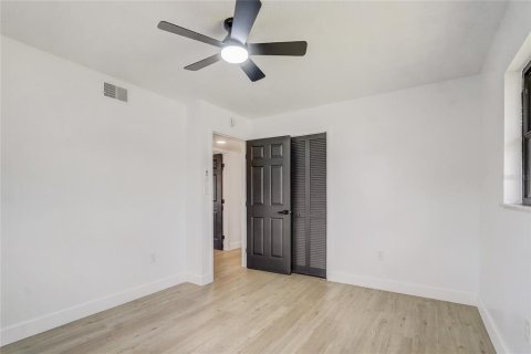 House in Orlando, Florida 5 bedrooms, 220.74 sq.m. № 1831402 - photo 27