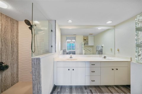 Condo in Englewood, Florida, 2 bedrooms  № 1513028 - photo 30
