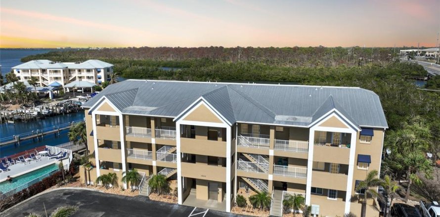 Condo in Englewood, Florida, 2 bedrooms № 1513028