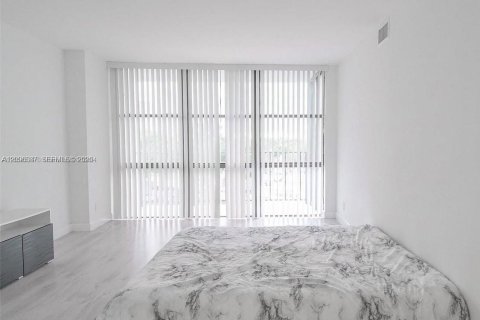 Condo in Hallandale Beach, Florida, 2 bedrooms  № 2390450 - photo 10