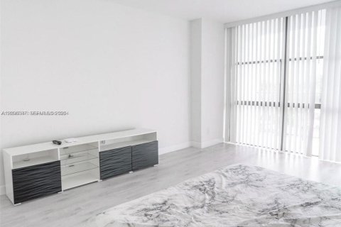 Condo in Hallandale Beach, Florida, 2 bedrooms  № 2390450 - photo 12