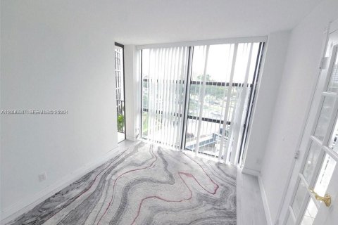 Condo in Hallandale Beach, Florida, 2 bedrooms  № 2390450 - photo 20