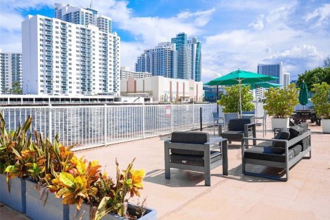 Condo in Hallandale Beach, Florida, 2 bedrooms  № 2390450 - photo 26