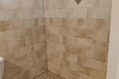 Villa ou maison à louer à Miami, Floride: 2 chambres, 92.9 m2 № 1993969 - photo 5