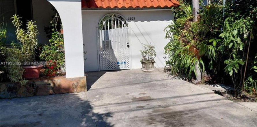 Villa ou maison à Miami, Floride 2 chambres, 92.9 m2 № 1993969