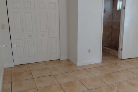 Villa ou maison à louer à Miami, Floride: 2 chambres, 92.9 m2 № 1993969 - photo 7