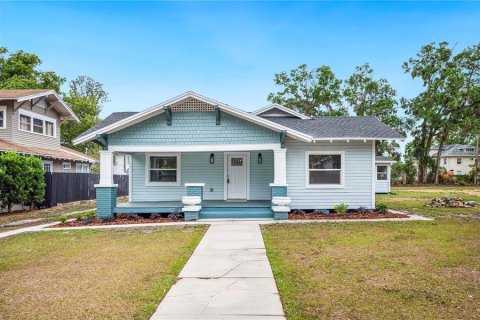 House in Lakeland, Florida 3 bedrooms, 204.11 sq.m. № 1686637 - photo 1