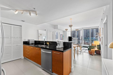 Condo in Miami, Florida, 2 bedrooms  № 2253297 - photo 3