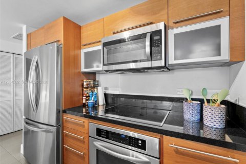 Condo in Miami, Florida, 2 bedrooms  № 2253297 - photo 6