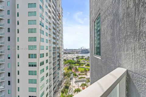 Condo in Miami, Florida, 2 bedrooms  № 2253297 - photo 28