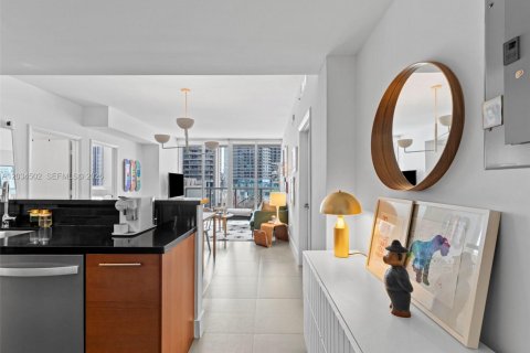 Condo in Miami, Florida, 2 bedrooms  № 2253297 - photo 2