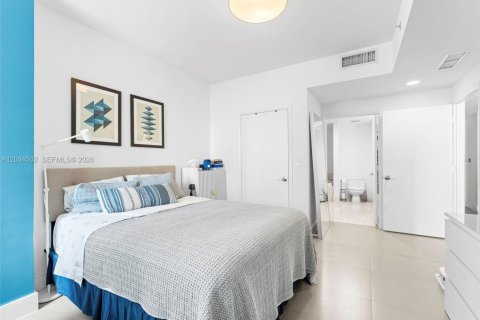 Condo in Miami, Florida, 2 bedrooms  № 2253297 - photo 18