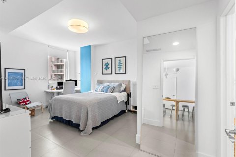 Condo in Miami, Florida, 2 bedrooms  № 2253297 - photo 16