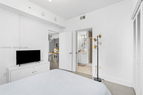 Condo in Miami, Florida, 2 bedrooms  № 2253297 - photo 24
