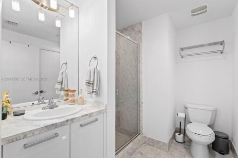 Condo in Miami, Florida, 2 bedrooms  № 2253297 - photo 25