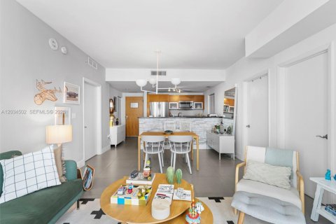 Condo in Miami, Florida, 2 bedrooms  № 2253297 - photo 14