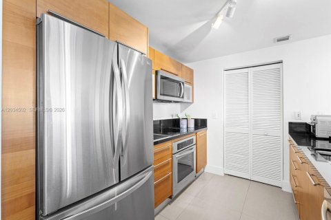 Condo in Miami, Florida, 2 bedrooms  № 2253297 - photo 5