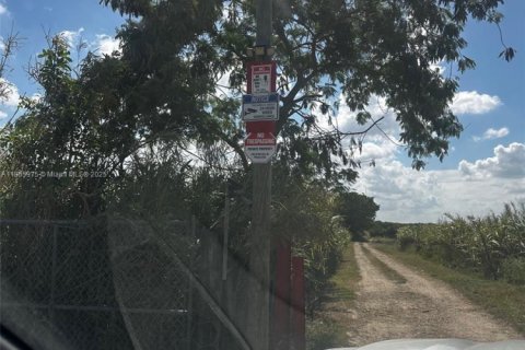 Commercial property in Homestead, Florida № 2012347 - photo 3